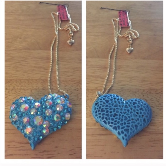 😎Beautiful Blue Crystal Heart Pendant - Picture 3 of 3